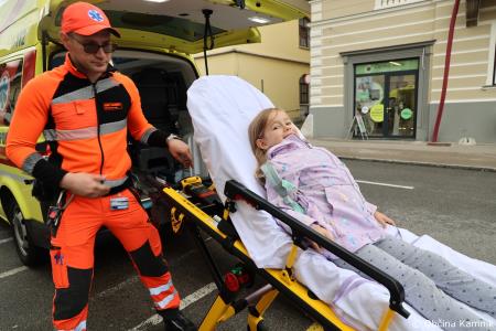 Otroci kamniških šol in vrtcev rajali na Glavnem trgu in se učili o trajnostni mobilnosti (88)